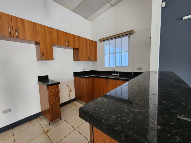 FH-Casa en Venta – Residencial Versalles, Km 13 Carretera a Masaya