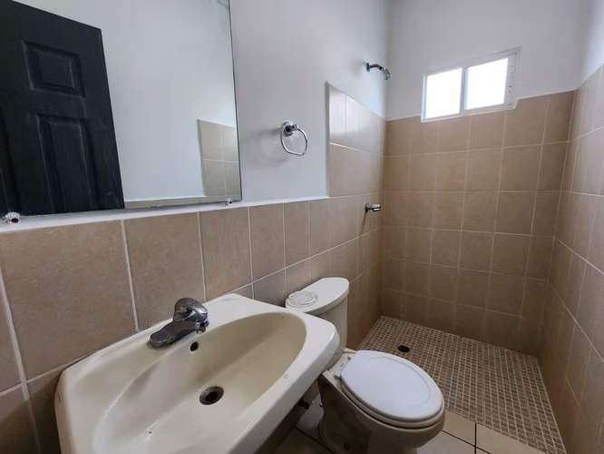 FH-Casa en Venta – Residencial Versalles, Km 13 Carretera a Masaya