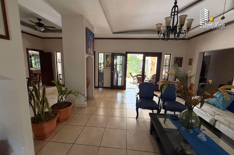 Casa con piscina en Santo Domingo en Venta - LL