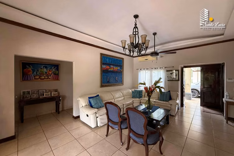 Casa con piscina en Santo Domingo en Venta - LL