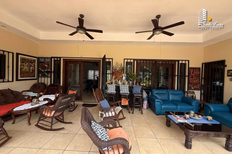 Casa con piscina en Santo Domingo en Venta - LL