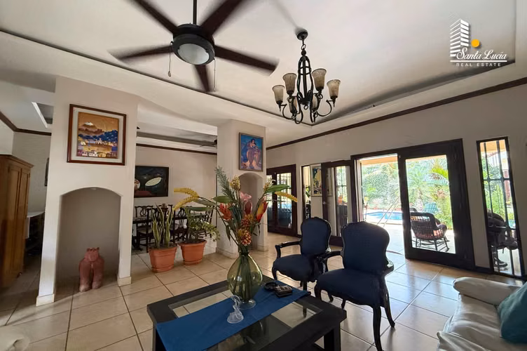 Casa con piscina en Santo Domingo en Venta - LL