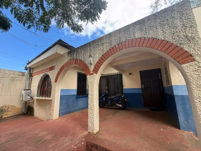 LOS ROBLES / U$185,000