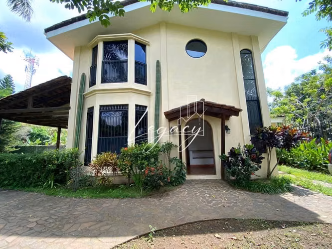 AG-Casa en renta en residencial privado de Santo Domingo