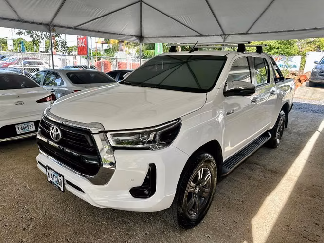 Toyota Hilux SRV año 2024