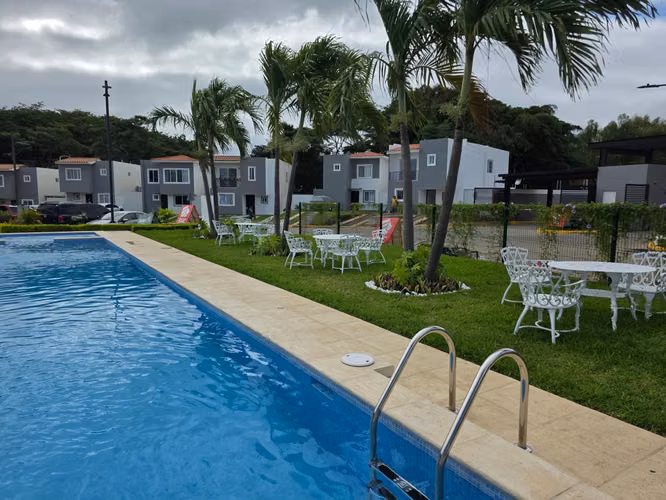 FH- Casa en Renta en Las Colinas con Casa Club y Piscina - Imagen 2