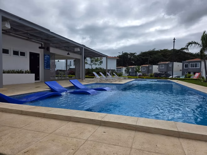 FH- Casa en Renta en Las Colinas con Casa Club y Piscina - Imagen 11
