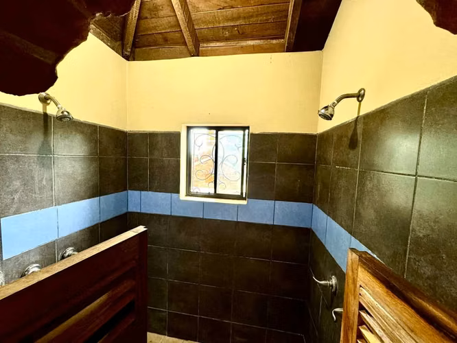 Hacienda de 6 Habitaciones con Vista al Mar y Alto Potencial de Inversión