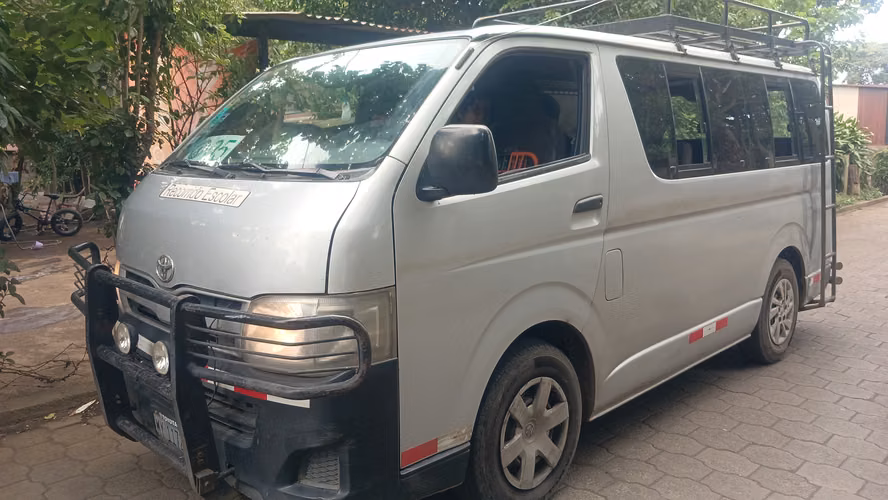 Renta de microbus Toyota Hi Ace con conductor - Imagen 3