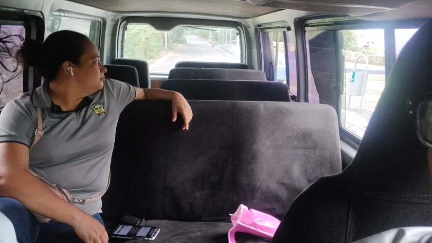 Renta de microbus Toyota Hi Ace con conductor - Imagen 5