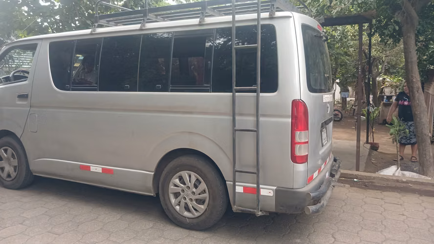 Renta de microbus Toyota Hi Ace con conductor - Imagen 7