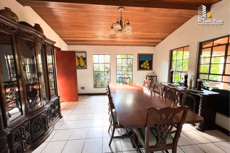 Amplia Casa Ideal para Inversión en Santo Domingo – LL