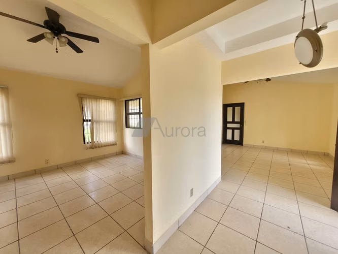 Hermosa casa en venta en Carretera a Masaya.