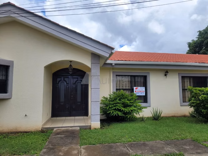 Hermosa casa en venta en Carretera a Masaya.
