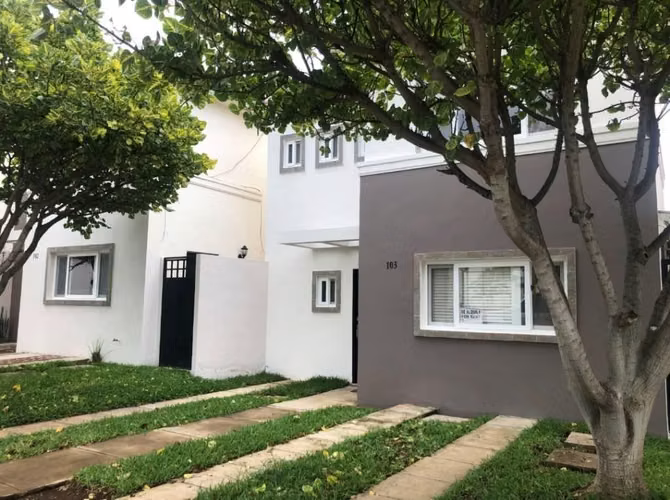 Rento casa en portal de las colinas - Imagen 2