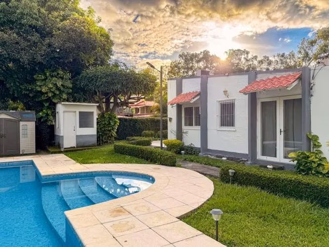 EN VENTA | Hermosa Casa con Piscina en Condominio Privado – Santo Domingo - Imagen 4