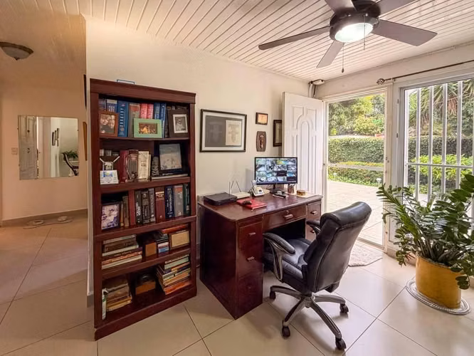 EN VENTA | Hermosa Casa con Piscina en Condominio Privado – Santo Domingo - Imagen 12