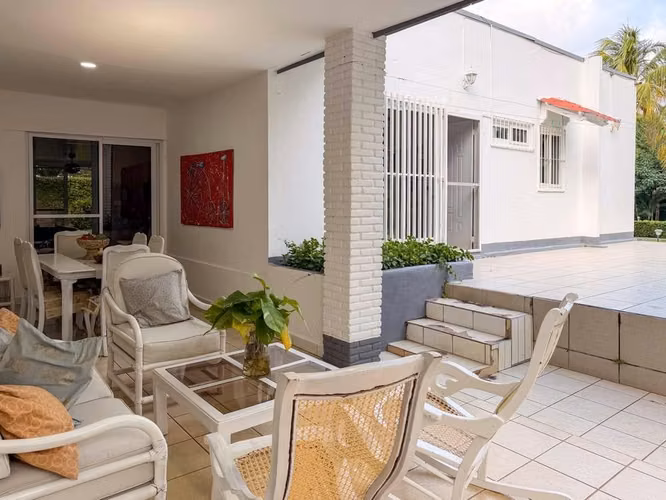 EN VENTA | Hermosa Casa con Piscina en Condominio Privado – Santo Domingo - Imagen 6