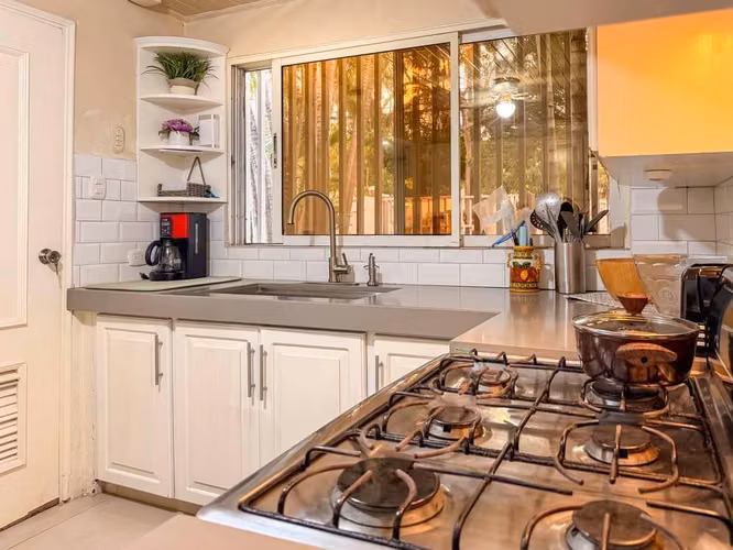 EN VENTA | Hermosa Casa con Piscina en Condominio Privado – Santo Domingo - Imagen 7