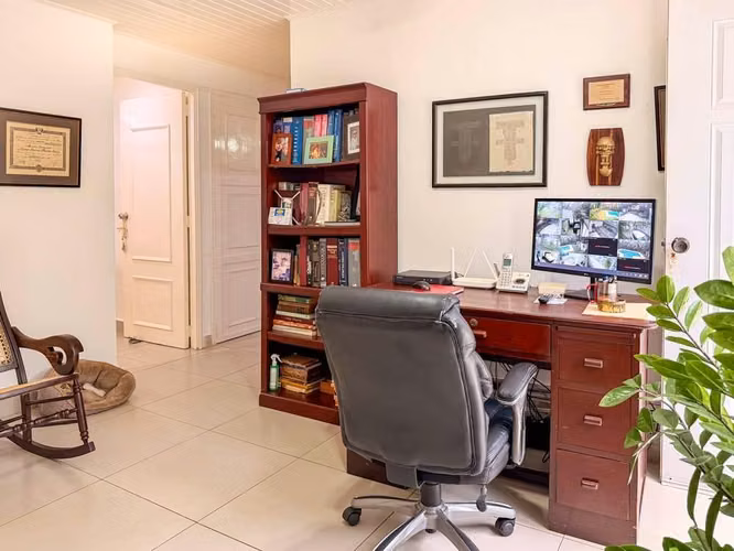 EN VENTA | Hermosa Casa con Piscina en Condominio Privado – Santo Domingo - Imagen 11