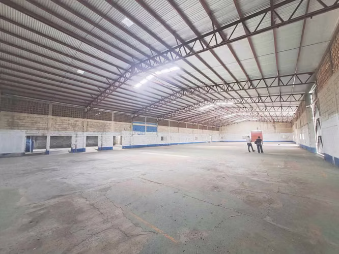 1,650 Mtr2 de Bodega almacenamiento pista Carretera Norte