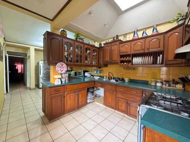 Amplia casa ideal para vivienda o negocio en Reparto Las Palmas