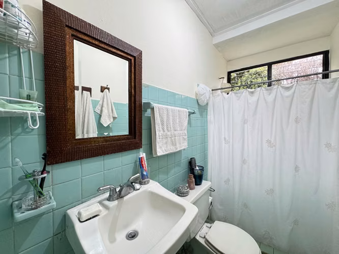 Amplia casa ideal para vivienda o negocio en Reparto Las Palmas