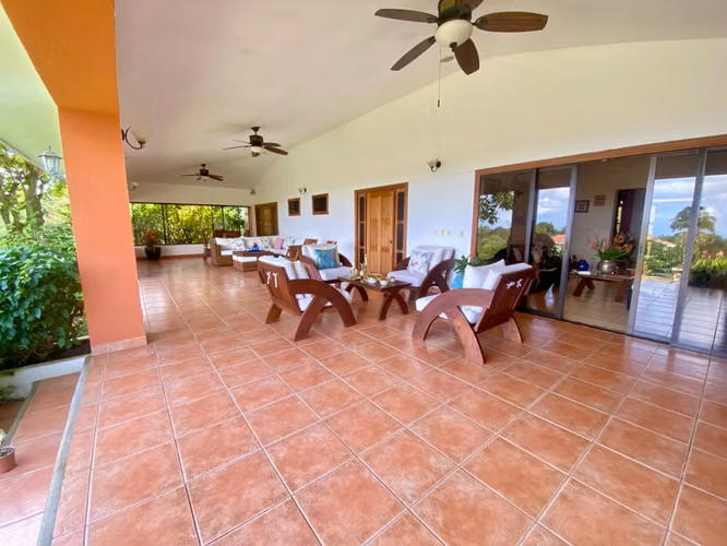 Residencia de lujo en Reparto Montefresco Carretera Sur