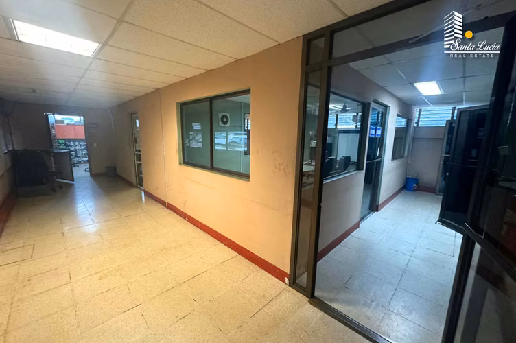 Edificio Comercial a pocos minutos del Mercado Oriental - LL - Imagen 3