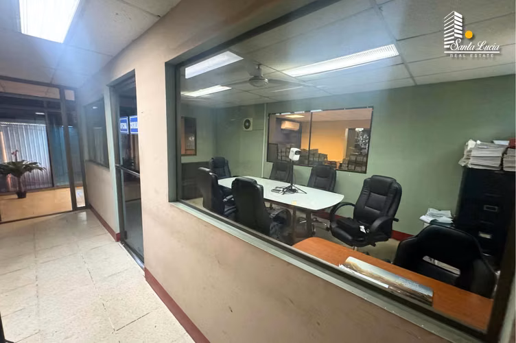 Edificio Comercial a pocos minutos del Mercado Oriental - LL - Imagen 5