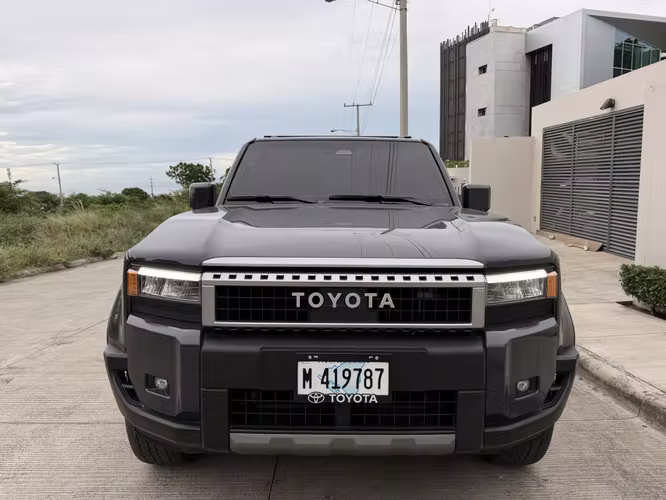 TOYOTA  LAND CRUISER PRADO