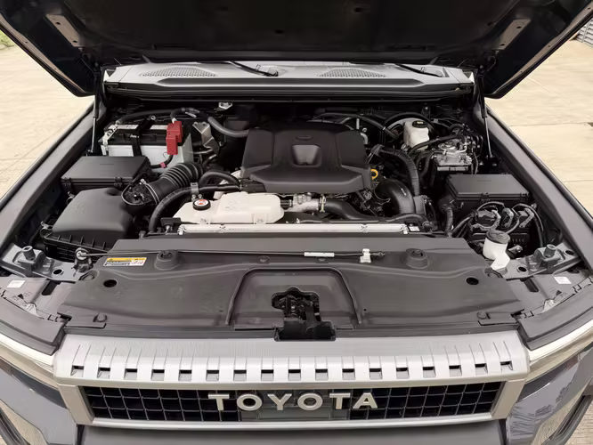TOYOTA  LAND CRUISER PRADO