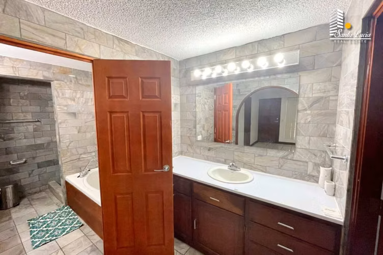 Venta de Preciosa Casa en Santo Domingo - AC