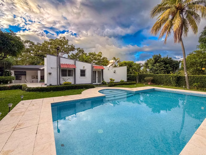 KC- Venta de Casa Altos de Santo Domingo, Managua