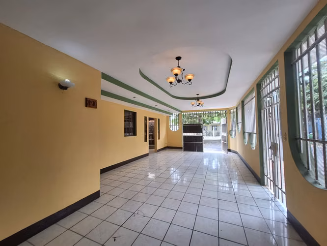 VENTA DE CASA EN REPARTO LOS ARCOS ! LAM