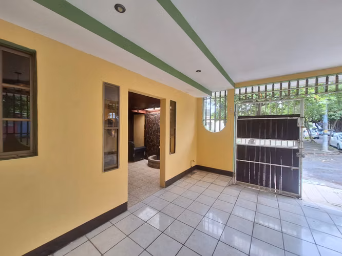 VENTA DE CASA EN REPARTO LOS ARCOS ! LAM