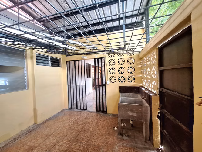VENTA DE CASA EN REPARTO LOS ARCOS ! LAM