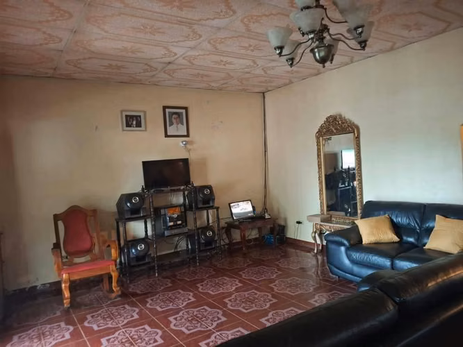CASA EN VENTA – BARRIO LA FUENTE, MANAGUA