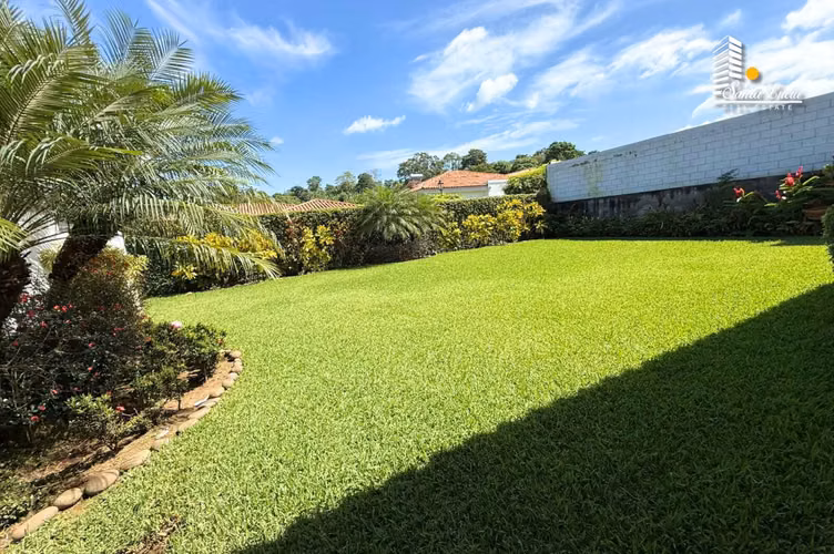 Preciosa Casa con Piscina En Venta en Santo Domingo - LL