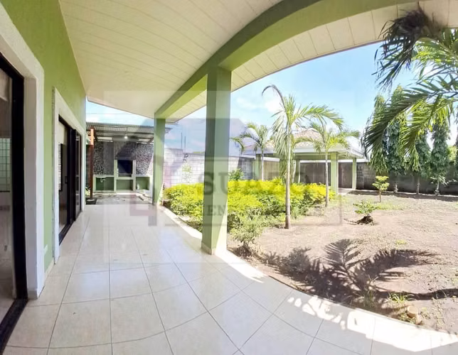CASA VENTA EN ZONA RESIDENCIAL DE LEÓN