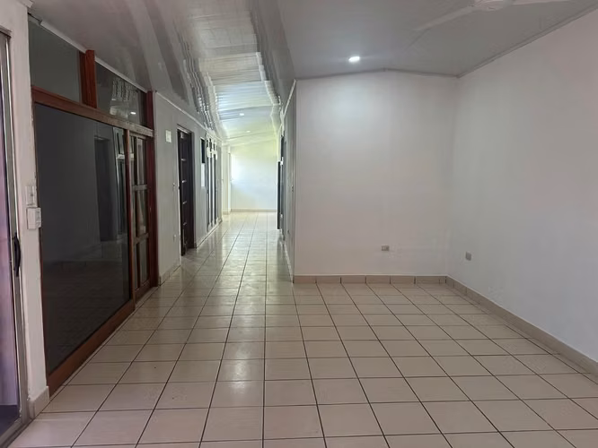 FH- Renta de Propiedad Comercial en Los Robles - Imagen 10