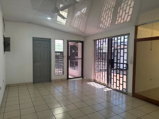 FH- Renta de Propiedad Comercial en Los Robles - Imagen 11
