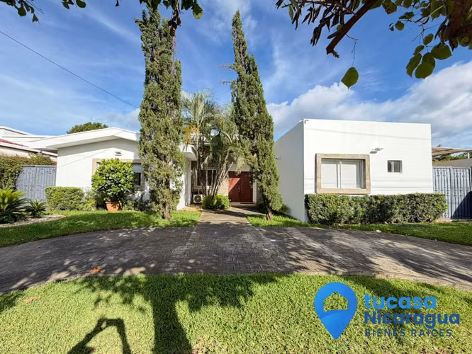 Rento casa moderna en Condominio Privado