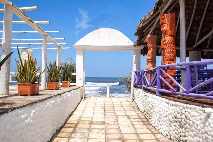 SE VENDE HOTEL RESTAURANTE EN LA PLAYA