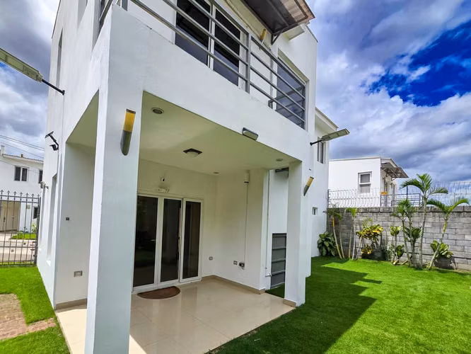 VP- Casa en Venta | Condominio Palmira – Santo Domingo  Precio: $195,000