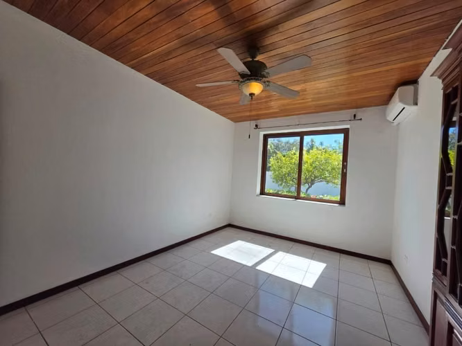 EN RENTA | Hermosa Casa con Piscina en Las Colinas | U$2,500 |   - Imagen 13