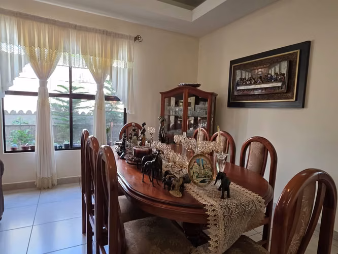 FP- Casa en venta cerca de Galerías Santo Domingo