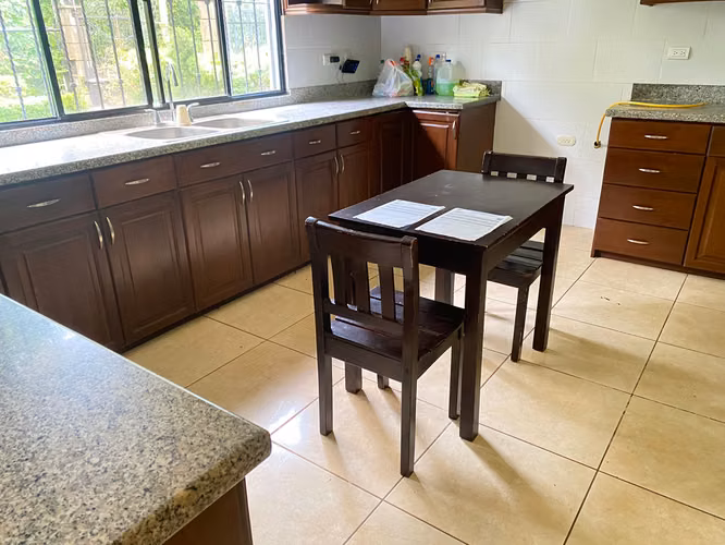 Venta de hermosa casa en  Carretera Vieja a León