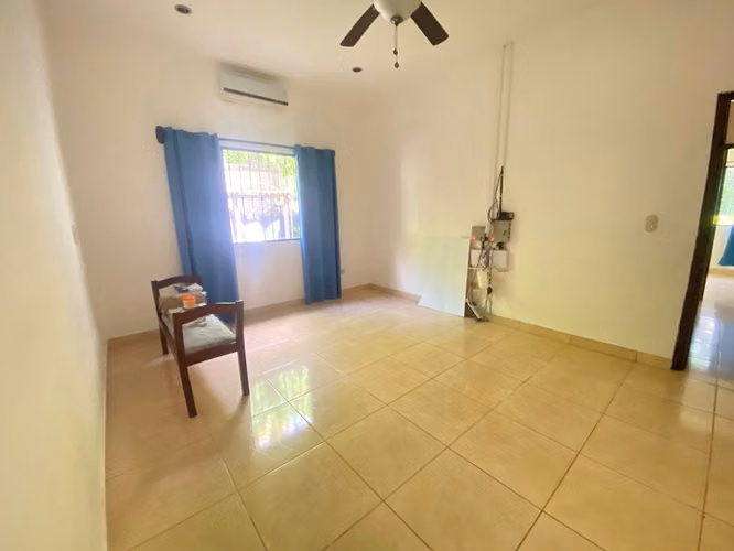 Venta de hermosa casa en  Carretera Vieja a León