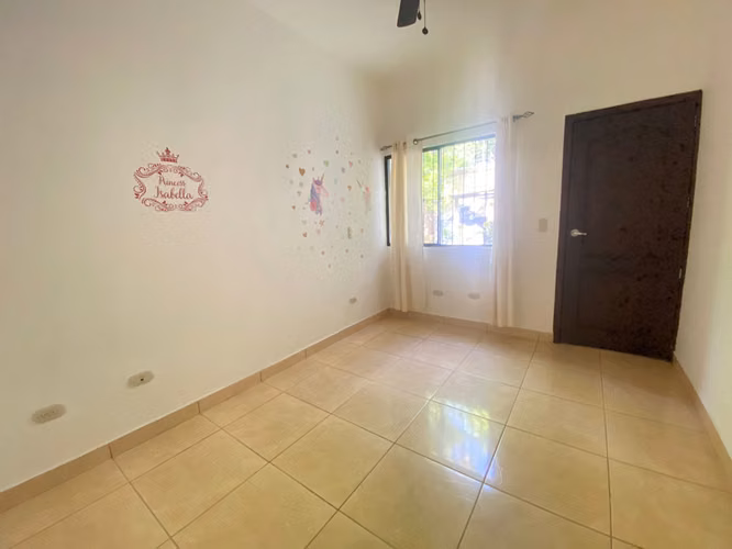Venta de hermosa casa en  Carretera Vieja a León